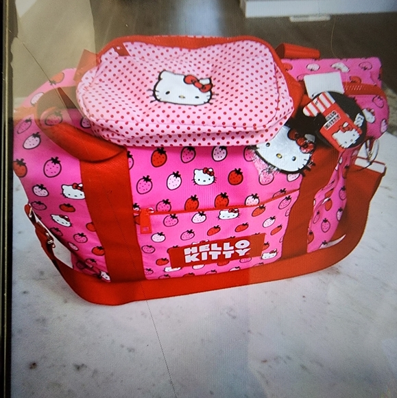 NWT Beautiful 3peice Travel Bag Hello Kitty 🍓! Will receive a free Hello Kitty - Picture 2 of 11